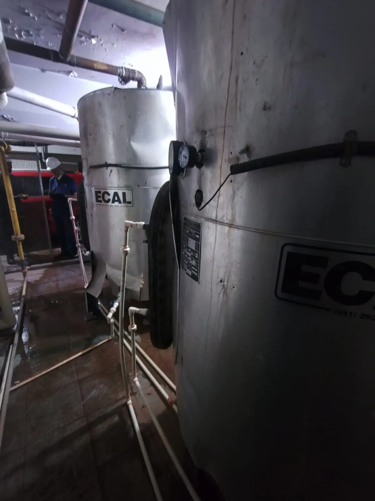 Autoclave industrial para esterilização com controles de segurança